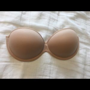 Backless strapless bra
